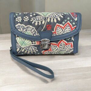 Vera Bradley Quilted Floral Wallet With Wrist Strap Boho chic Clutch Patchwork‎